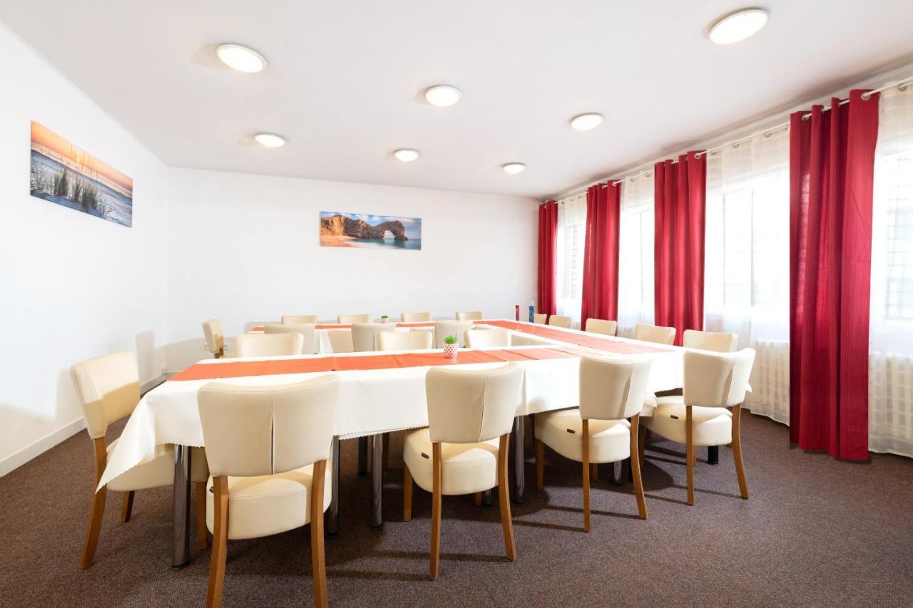 Hotel Plus Bratislava Luaran gambar