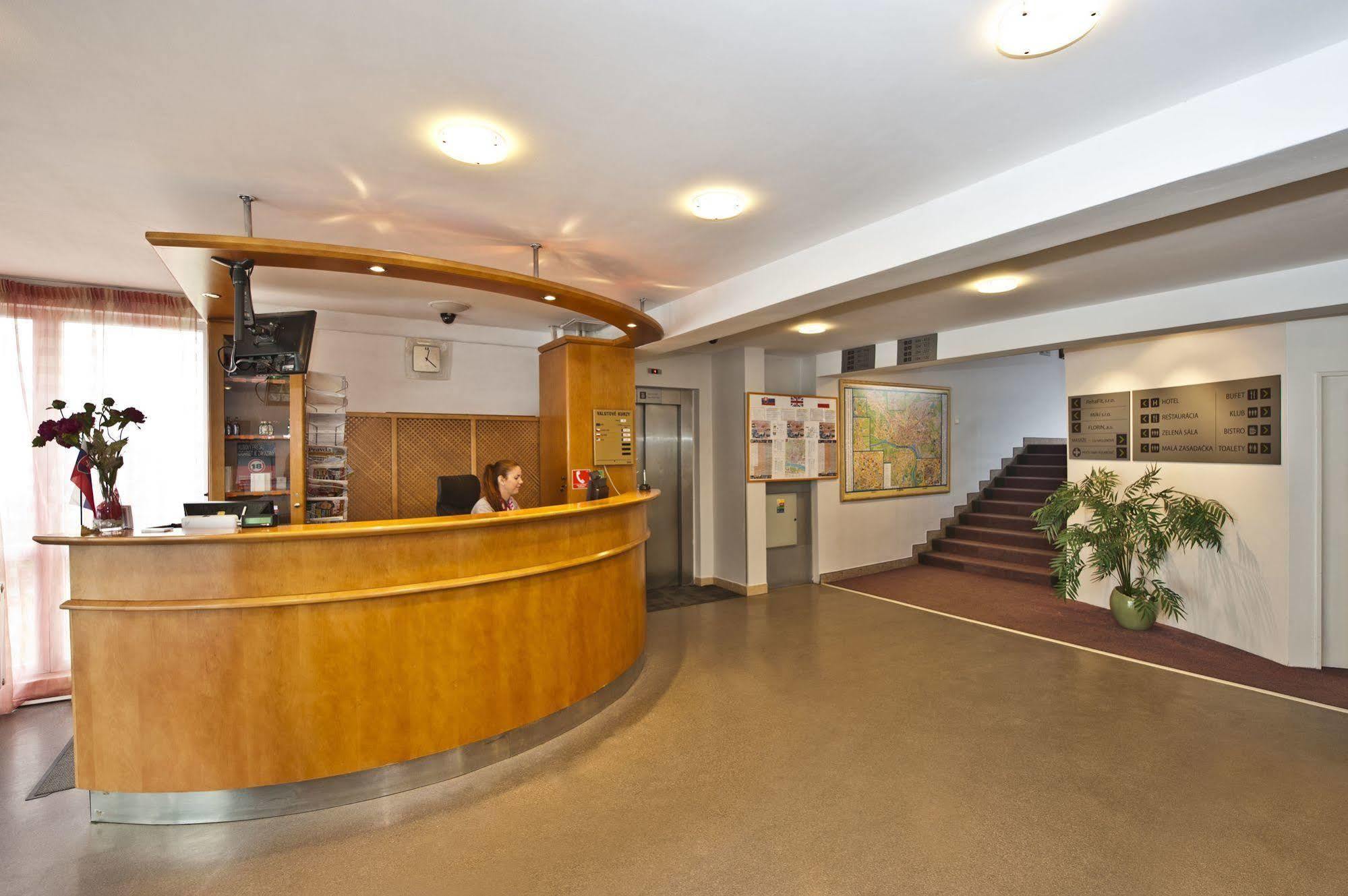 Hotel Plus Bratislava Luaran gambar