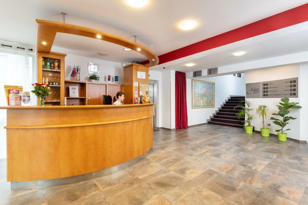 Hotel Plus Bratislava Luaran gambar